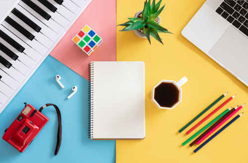 blank-notepad-on-colored-background-creativity-co-2021-12-21-15-52-39-utc
